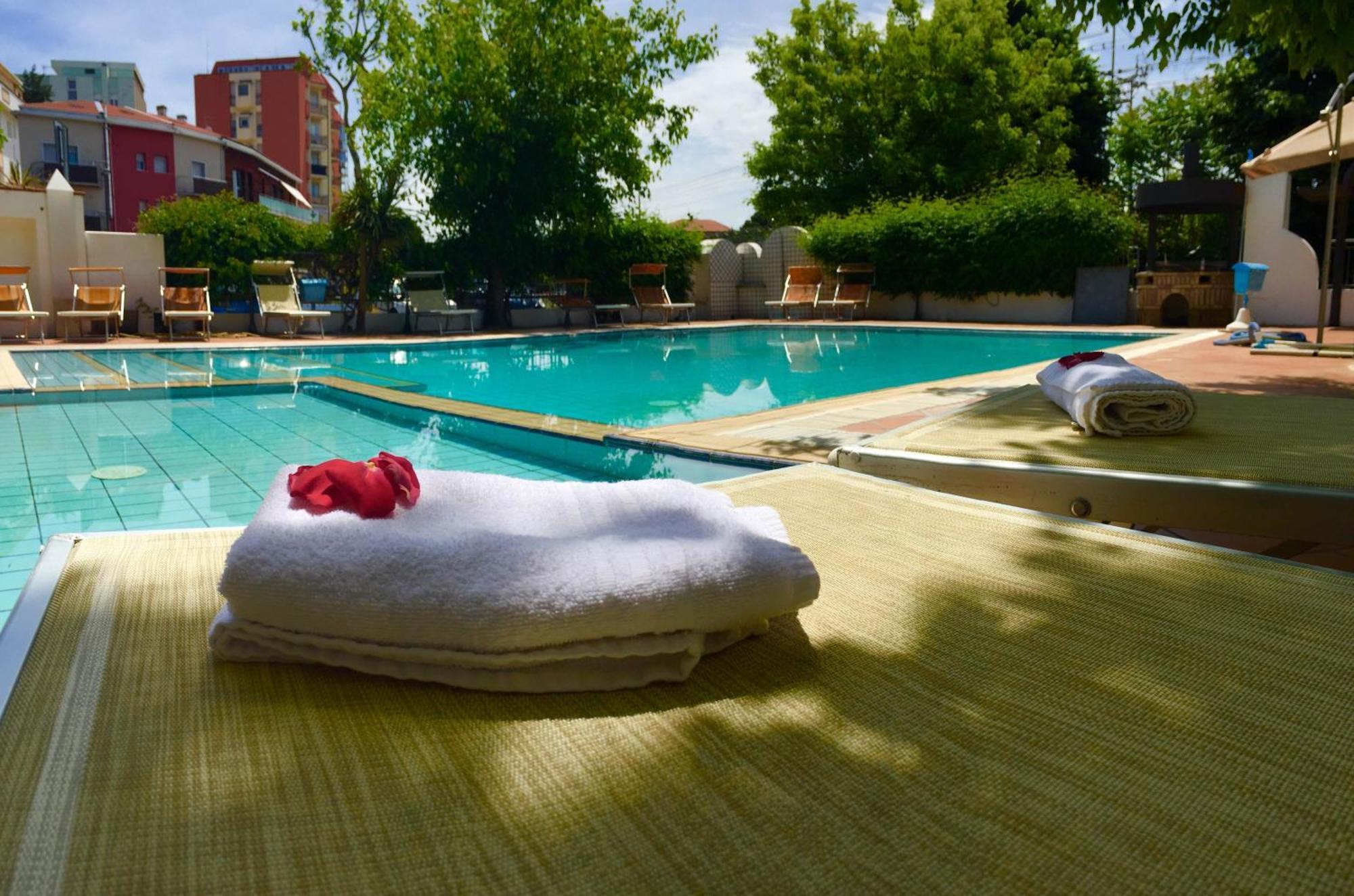 Hotel Mehari リッチョーネ エクステリア 写真