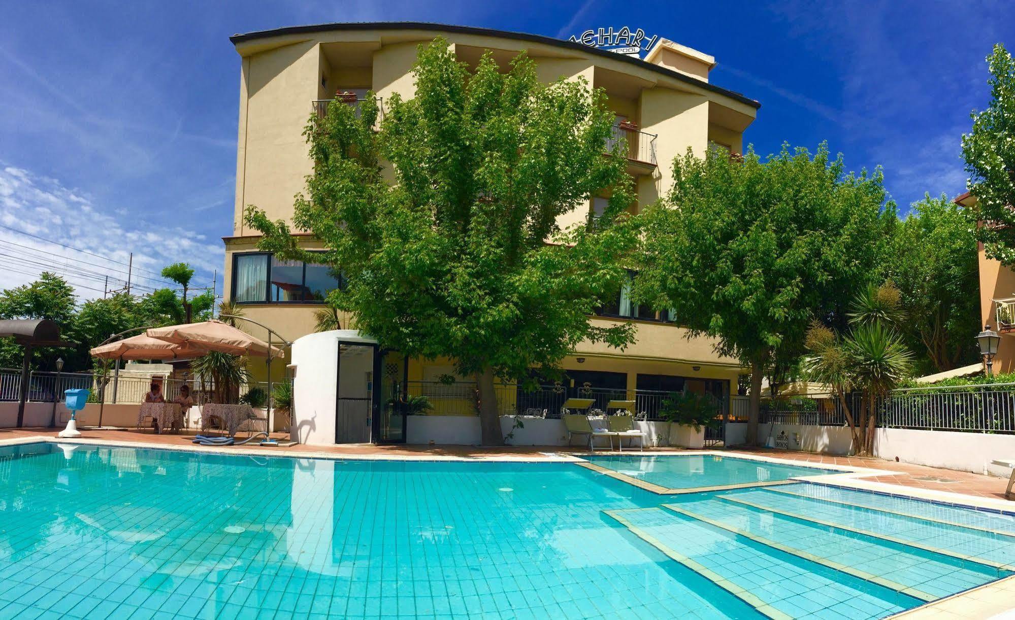 Hotel Mehari リッチョーネ エクステリア 写真